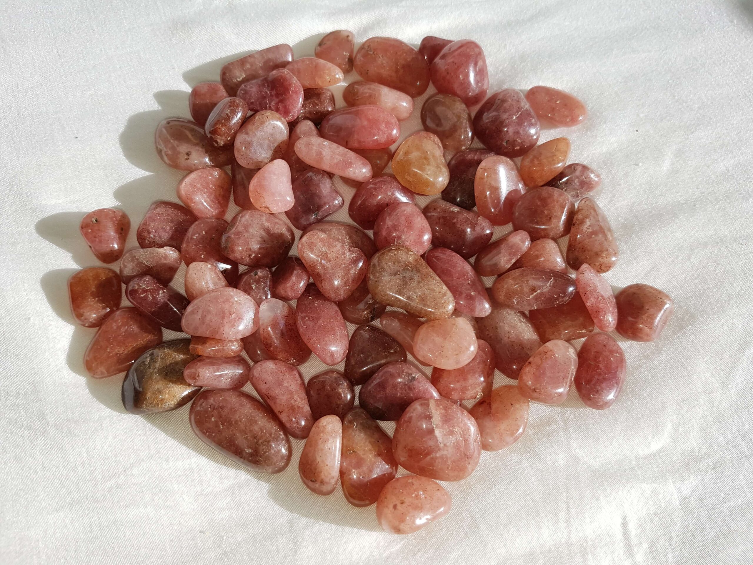 23-erdbeerequarz-kristall-mineral-handstein-venusblume-vitalzentrum-melinda-hebenstreit-nenzing