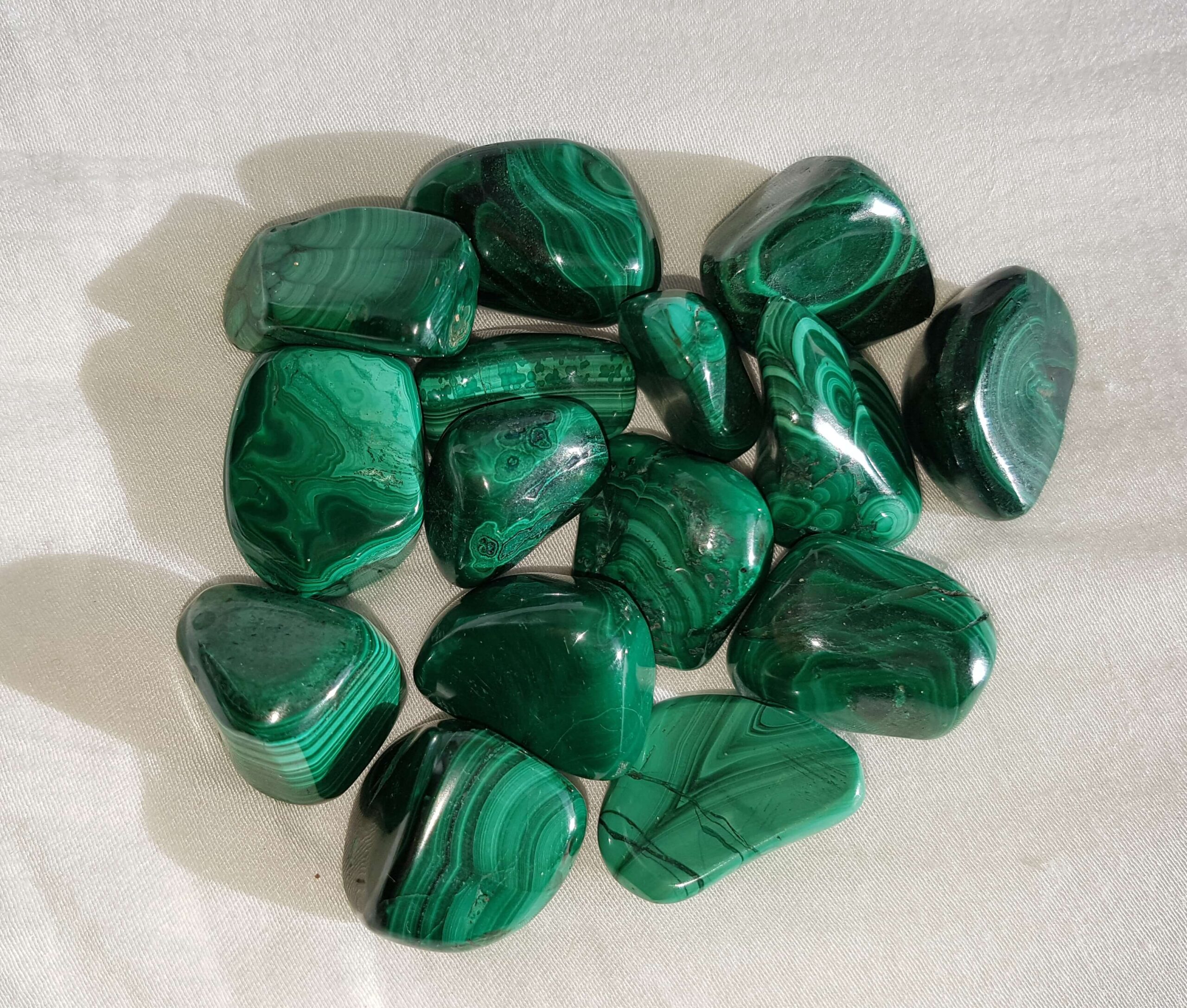 23-malachit-kristall-mineral-handstein-venusblume-vitalzentrum-melinda-hebenstreit-nenzing