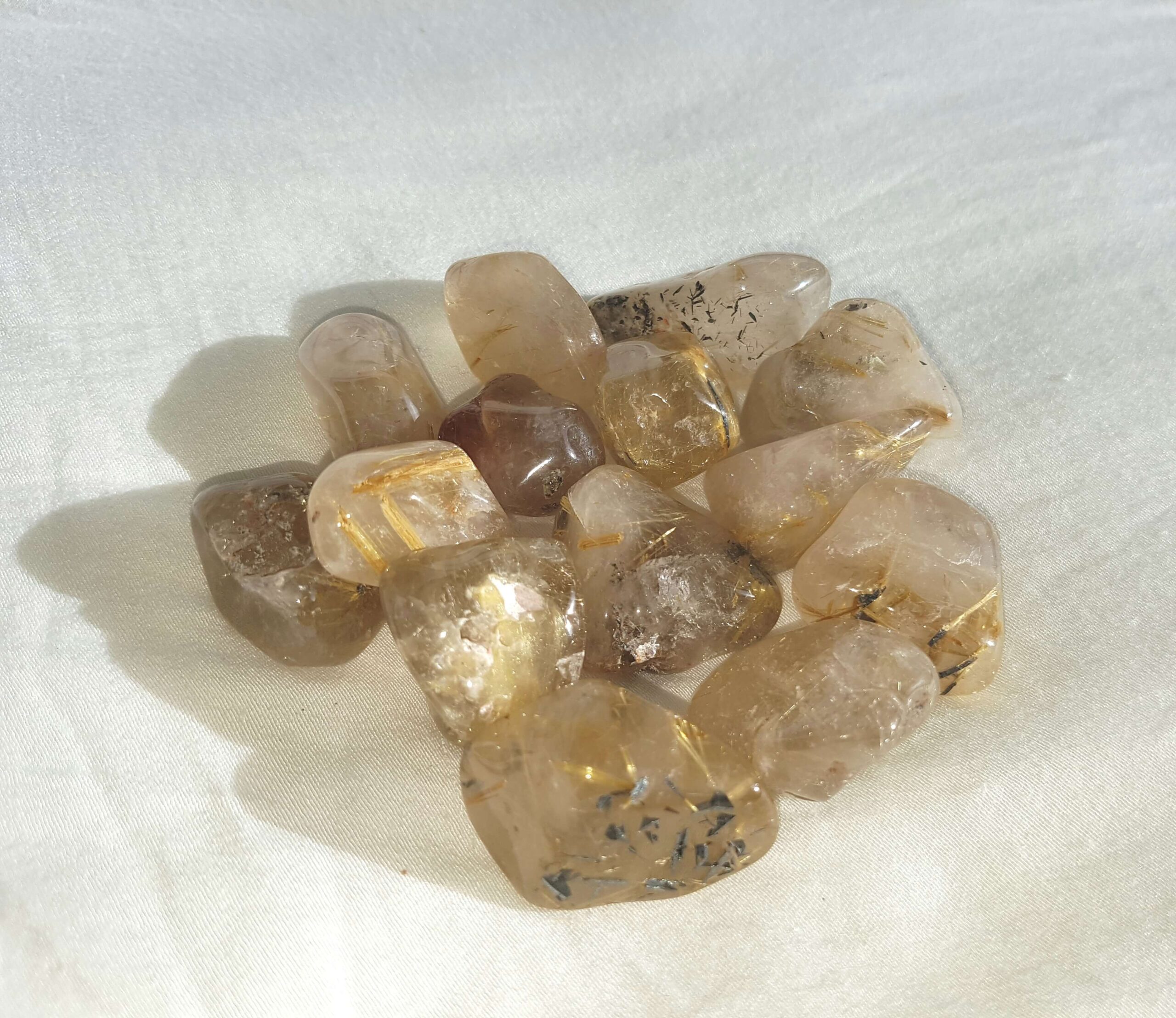 31-rutilquarz-kristall-mineral-handstein-venusblume-vitalzentrum-melinda-hebenstreit-nenzing