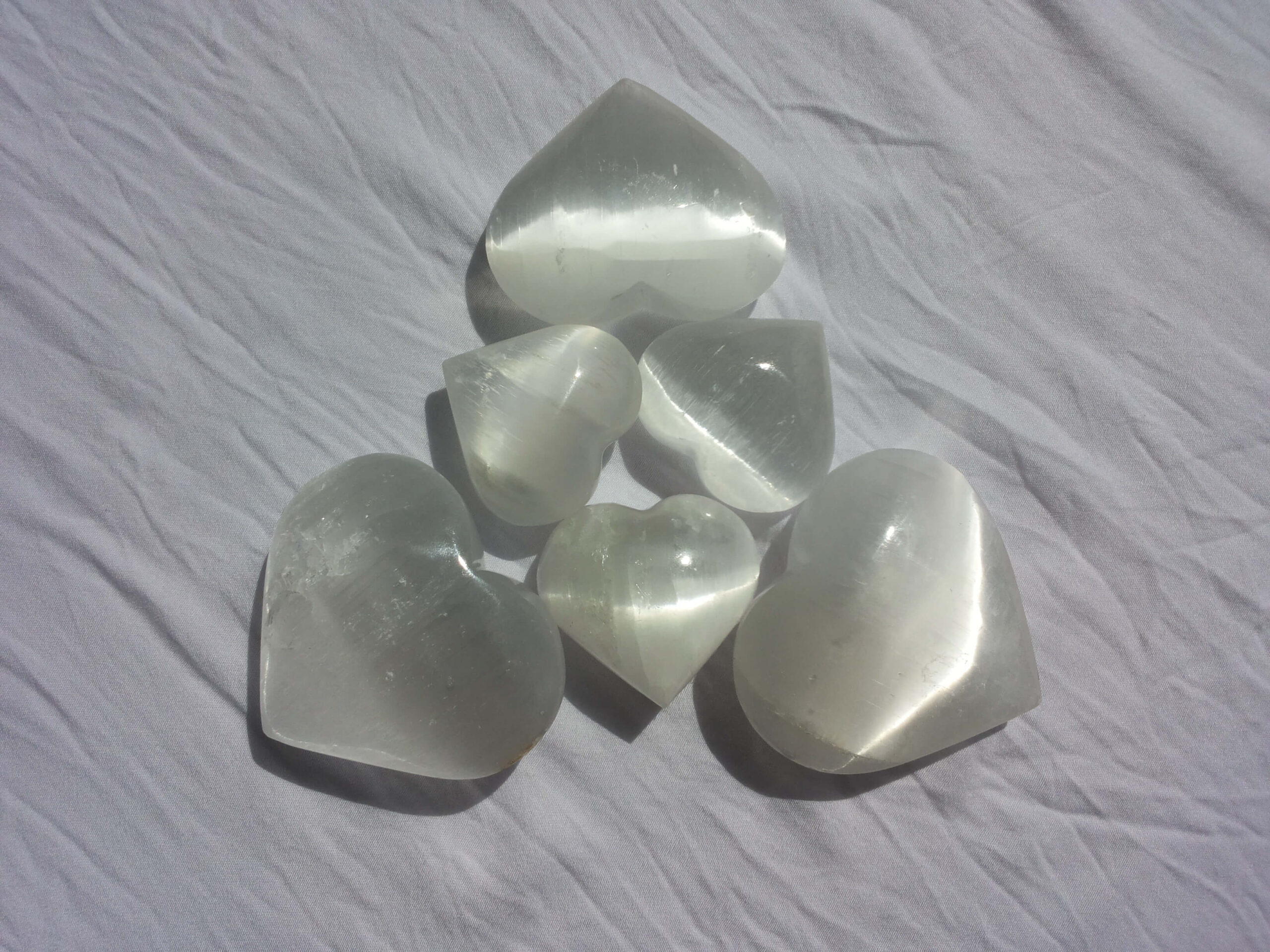40-selenitherz-groß-kristall-mineral-handstein-venusblume-vitalzentrum-melinda-hebenstreit-nenzing